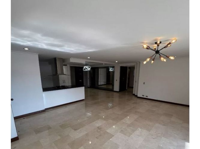 Apartamento de 4 alcobas en venta en Castropol, Medellín, 198 m² · foto 9 de 18