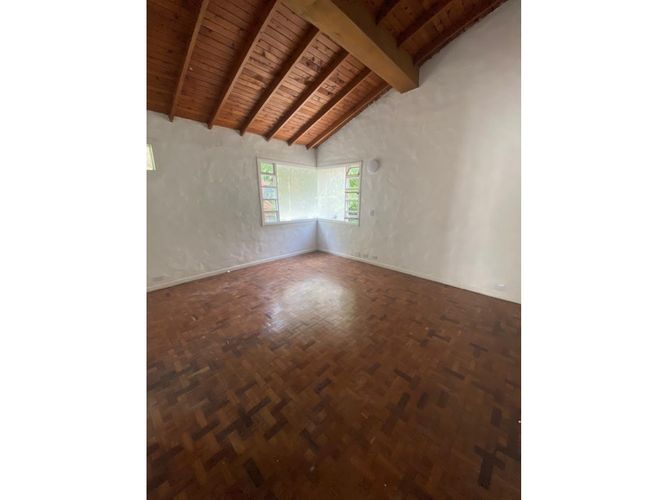 Casa de 4 alcobas en arriendo en Urbanizacion Villa Linda, Envigado, 350 m² · foto 4 de 23