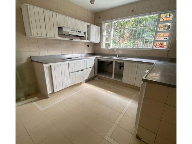 Casa de 4 alcobas en arriendo en Urbanizacion Villa Linda, Envigado, 350 m² · foto 5 de 23