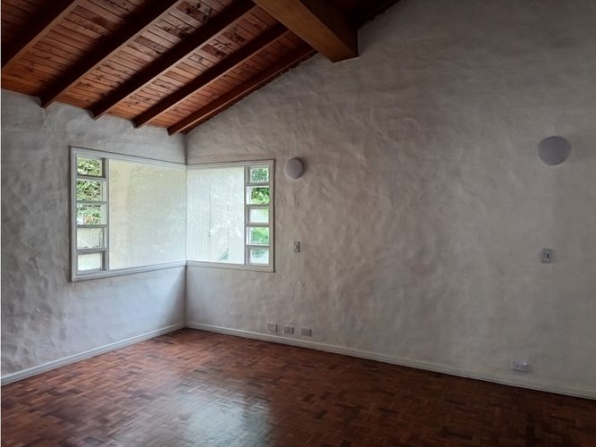 Casa de 4 alcobas en arriendo en Urbanizacion Villa Linda, Envigado, 350 m² · foto 7 de 23