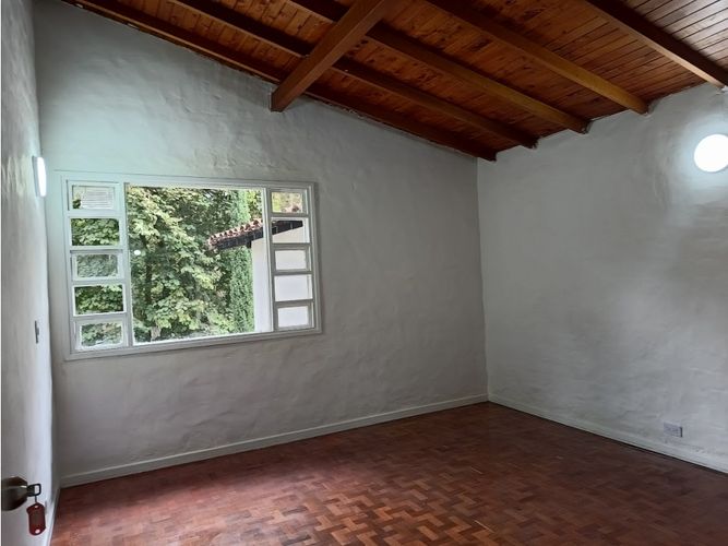 Casa de 4 alcobas en arriendo en Urbanizacion Villa Linda, Envigado, 350 m² · foto 9 de 23