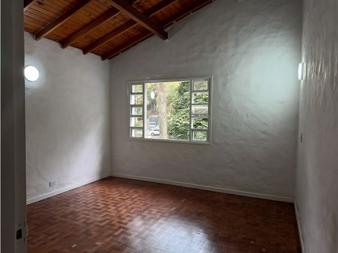 Casa de 4 alcobas en arriendo en Urbanizacion Villa Linda, Envigado, 350 m² · foto 15 de 23