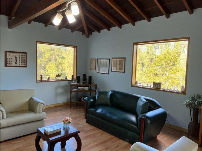 Casa de 3 alcobas en venta en Altos Del Escobero, Envigado, 460 m² · foto 2 de 14