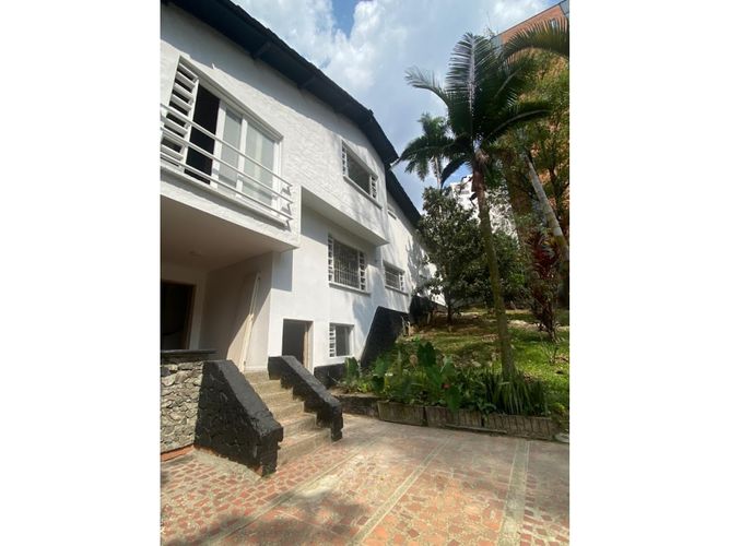 Casa de 4 alcobas en arriendo en Urbanizacion Villa Linda, Envigado, 350 m² · foto 21 de 23