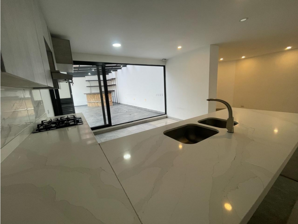 Apartamento en arriendo en El Campestre, Medellín · foto 2 de 21