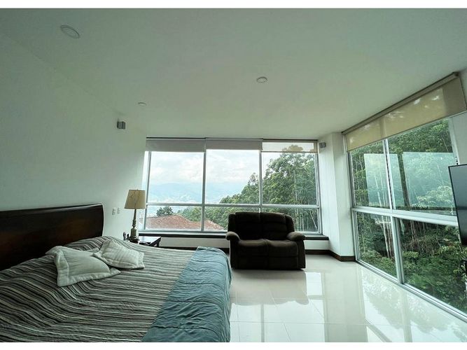 Casa de 5 alcobas en venta en Las Palmas, Medellín, 520 m² · foto 3 de 11