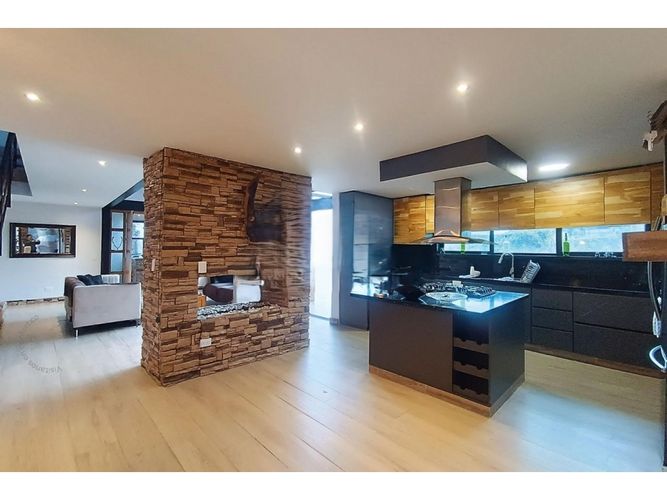 Casa de 4 alcobas en venta en Altos Del Escobero, Envigado, 800 m² · foto 2 de 19