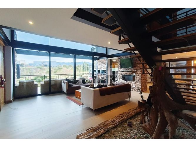 Casa de 4 alcobas en venta en Altos Del Escobero, Envigado, 800 m² · foto 3 de 19