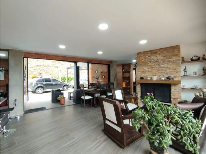 Casa de 7 alcobas en venta en Altos Del Escobero, Envigado, 477 m² · foto 9 de 18