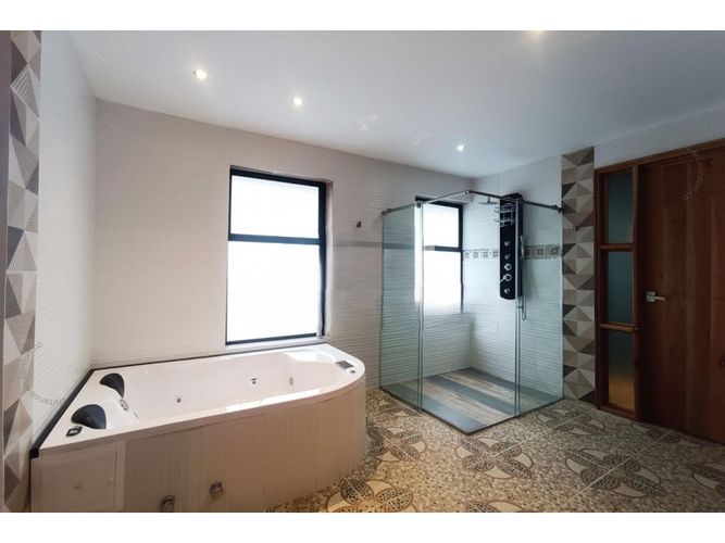Casa de 4 alcobas en venta en Altos Del Escobero, Envigado, 800 m² · foto 17 de 19