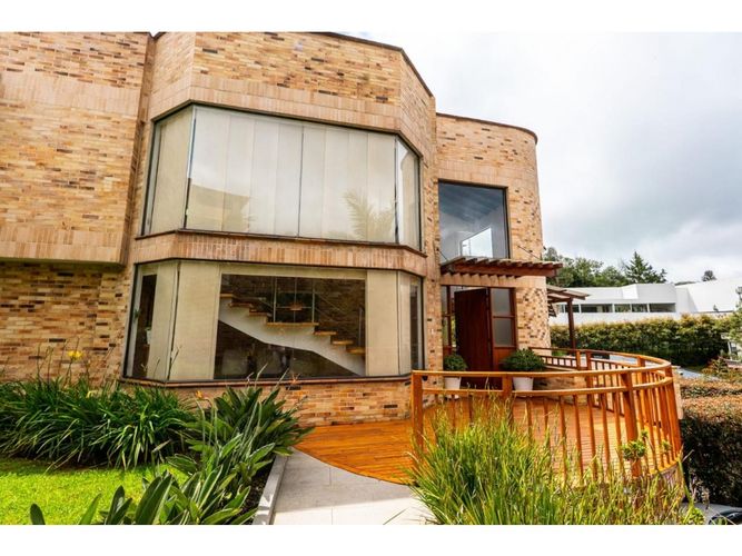 Casa de 4 alcobas en venta en La Candelaria, Envigado, 350 m² · foto 1 de 14