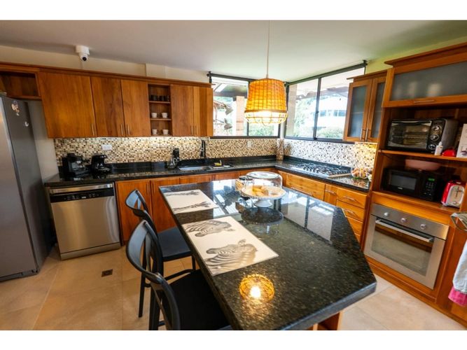 Casa de 4 alcobas en venta en La Candelaria, Envigado, 350 m² · foto 10 de 14