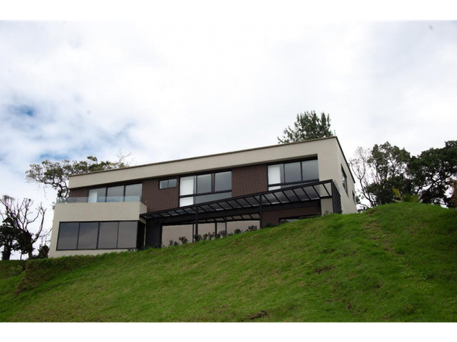 Casa de 4 alcobas en venta en Bella Aguada, Envigado, 370 m² · foto 1 de 12