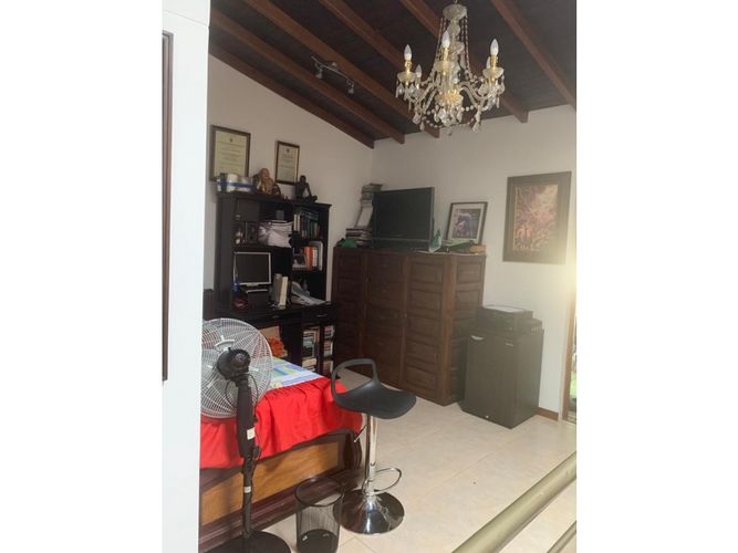 Casa de 4 alcobas en venta en Cumbres, Envigado, 220 m² · foto 4 de 15