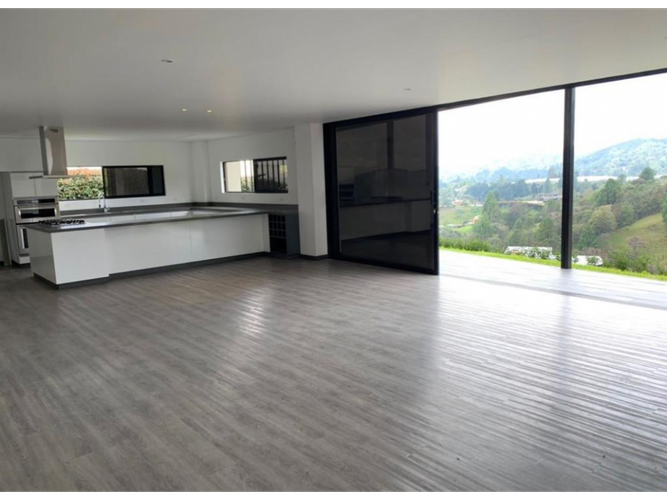 Casa de 4 alcobas en venta en Bella Aguada, Envigado, 370 m² · foto 2 de 12