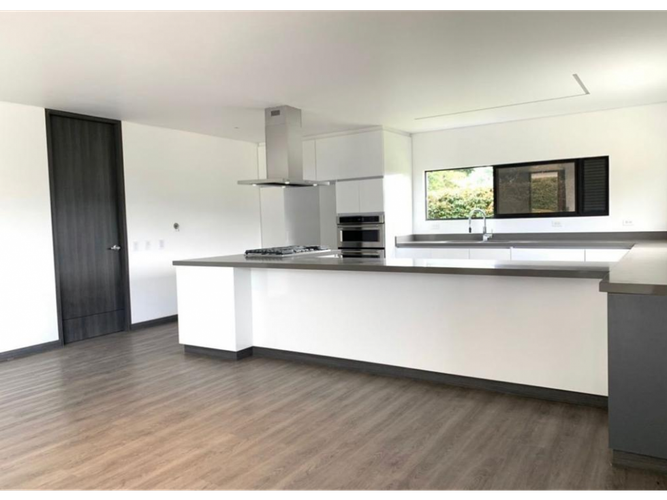 Casa de 4 alcobas en venta en Bella Aguada, Envigado, 370 m² · foto 3 de 12