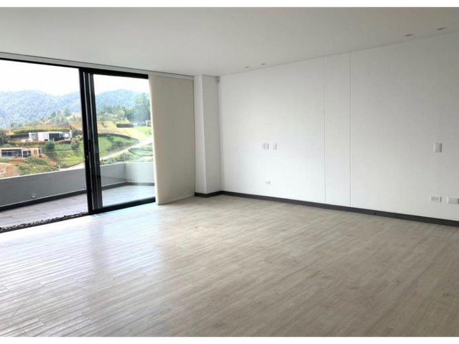 Casa de 4 alcobas en venta en Bella Aguada, Envigado, 370 m² · foto 4 de 12