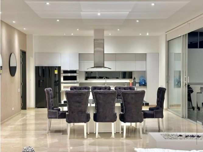Casa de 5 alcobas en venta en Las Palmas, Medellín, 780 m² · foto 2 de 24
