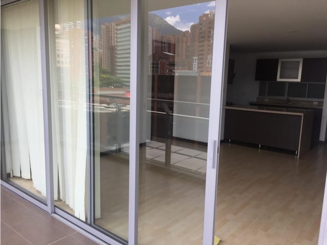 Apartamento de 2 alcobas en arriendo en Oviedo, Medellín, 100 m² · foto 4 de 17