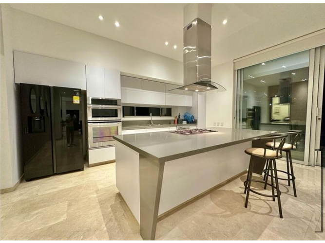 Casa de 5 alcobas en venta en Las Palmas, Medellín, 780 m² · foto 8 de 24