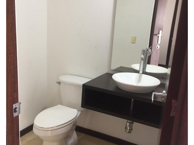 Apartamento de 2 alcobas en arriendo en Oviedo, Medellín, 100 m² · foto 10 de 17