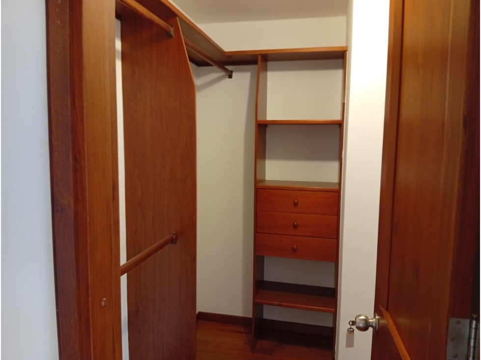 Apartamento en arriendo en Los Naranjos, Medellín · foto 3 de 19