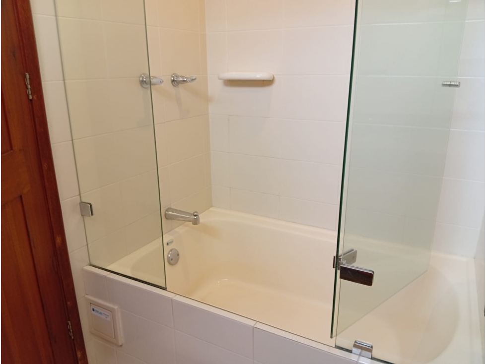 Apartamento en arriendo en Los Naranjos, Medellín · foto 4 de 19