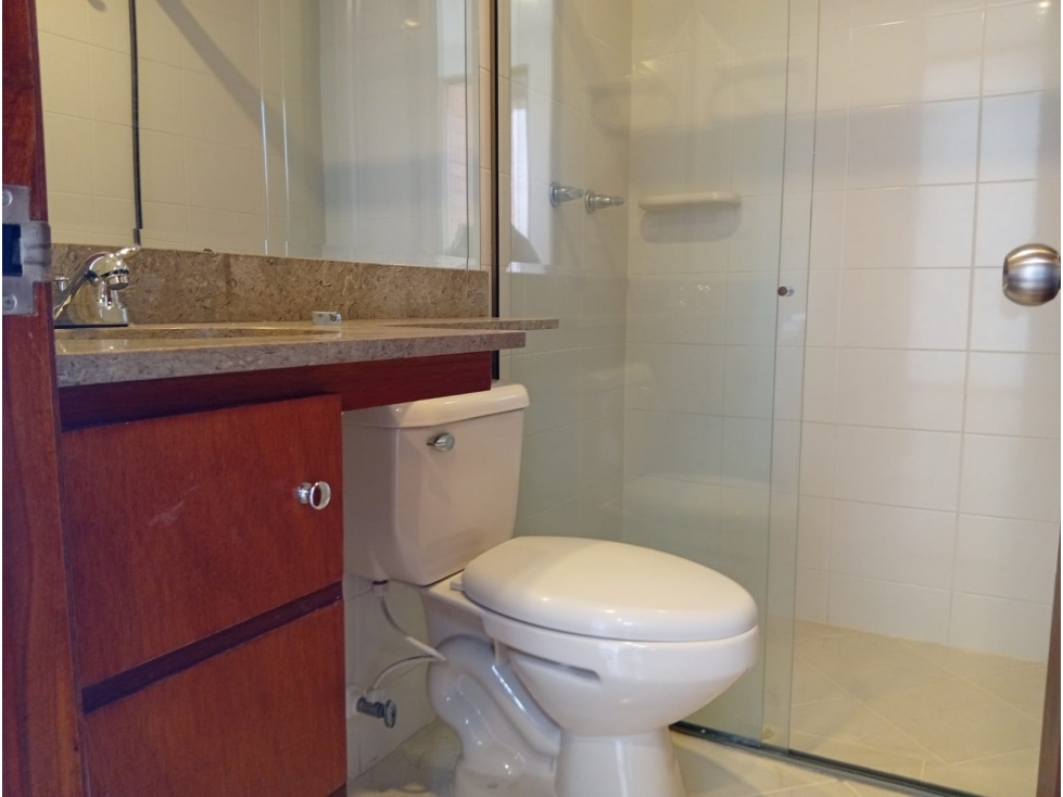 Apartamento en arriendo en Los Naranjos, Medellín · foto 5 de 19