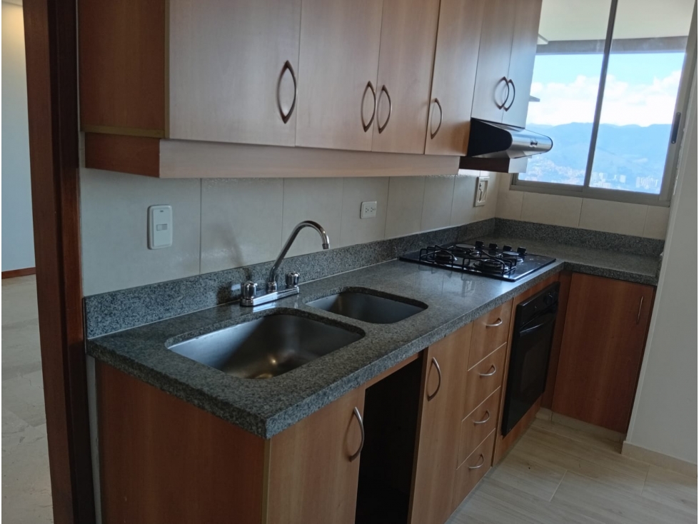 Apartamento en arriendo en Los Naranjos, Medellín · foto 8 de 19