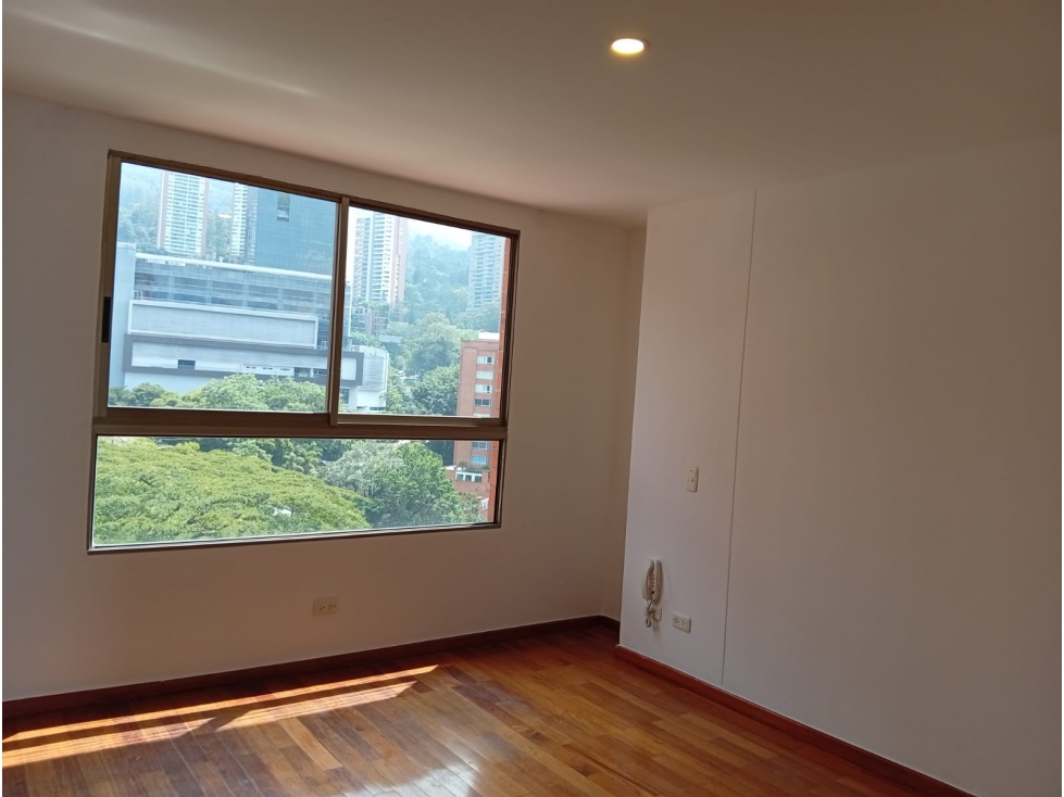 Apartamento en arriendo en Los Naranjos, Medellín · foto 10 de 19