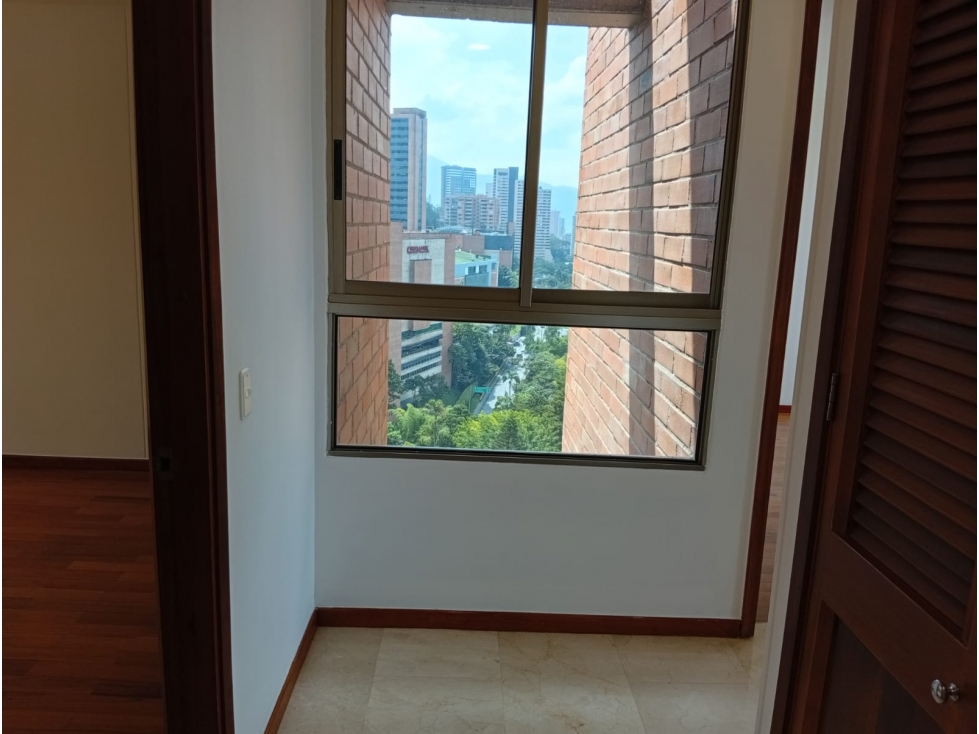 Apartamento en arriendo en Los Naranjos, Medellín · foto 11 de 19