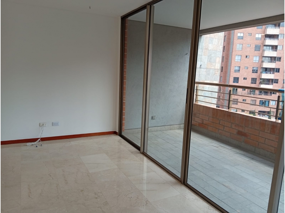Apartamento en arriendo en Los Naranjos, Medellín · foto 14 de 19