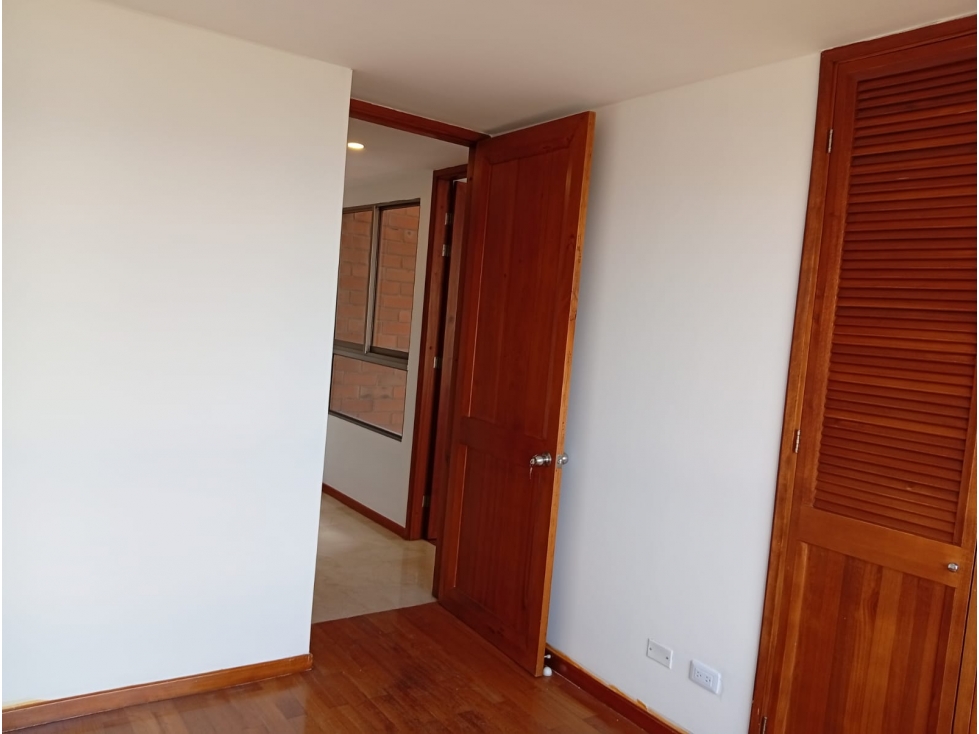 Apartamento en arriendo en Los Naranjos, Medellín · foto 15 de 19
