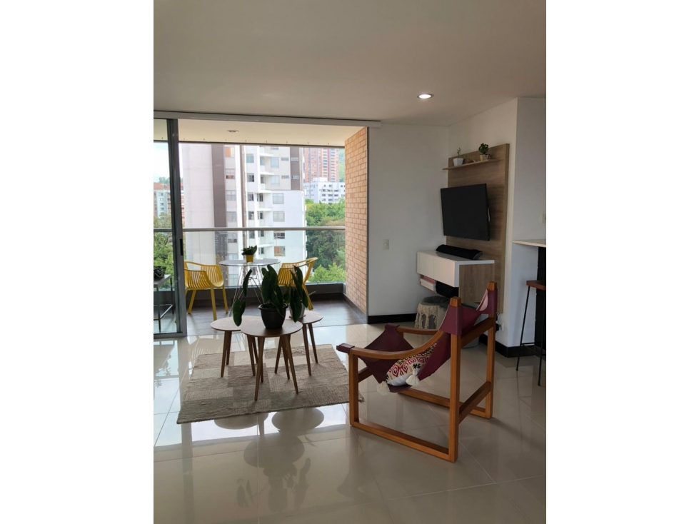 Apartamento en arriendo en Lalinde, Medellín · foto 2 de 17