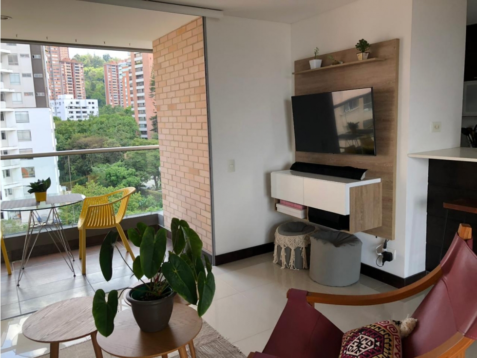 Apartamento en arriendo en Lalinde, Medellín · foto 3 de 17