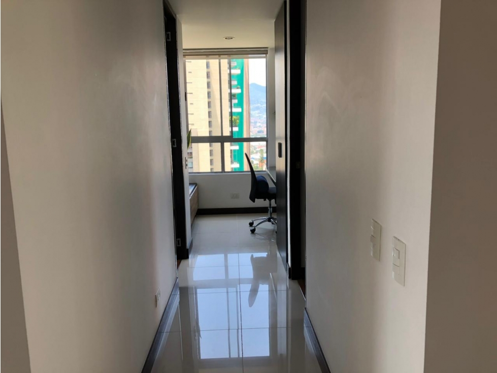Apartamento en arriendo en Lalinde, Medellín · foto 8 de 17