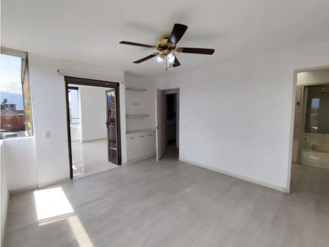Apartamento de 4 alcobas en arriendo en Los Balsos, Medellín, 159 m² · foto 2 de 5