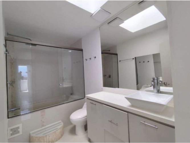 Apartamento de 4 alcobas en arriendo en Los Balsos, Medellín, 159 m² · foto 5 de 5