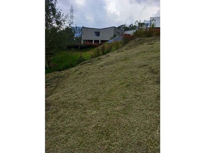Lote en venta en Loma Del Escobero, Envigado, 1700 m² · foto 2 de 10