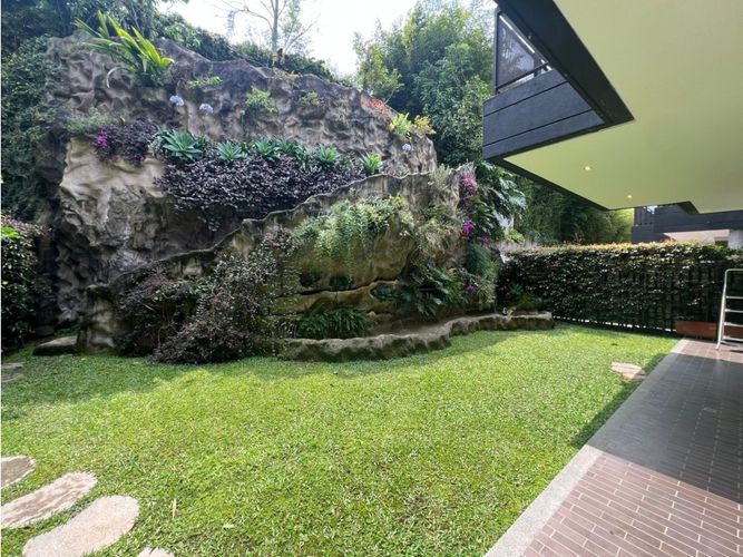 Casa de 4 alcobas en venta en Loma El Atravesado, Envigado, 345 m² · foto 13 de 24