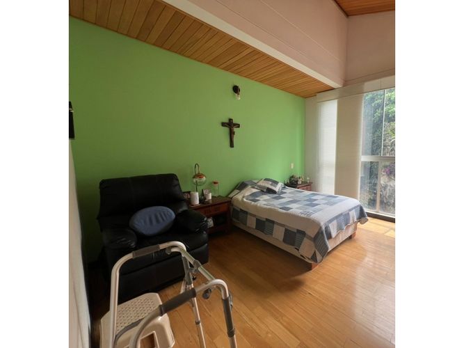 Casa de 4 alcobas en venta en Loma El Atravesado, Envigado, 345 m² · foto 16 de 24