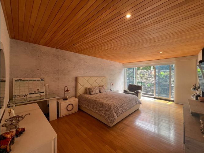 Casa de 4 alcobas en venta en Loma El Atravesado, Envigado, 345 m² · foto 17 de 24