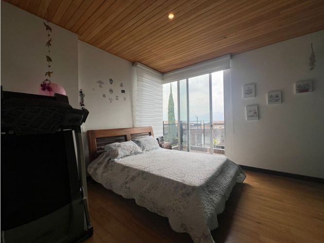 Casa de 4 alcobas en venta en Loma El Atravesado, Envigado, 345 m² · foto 19 de 24