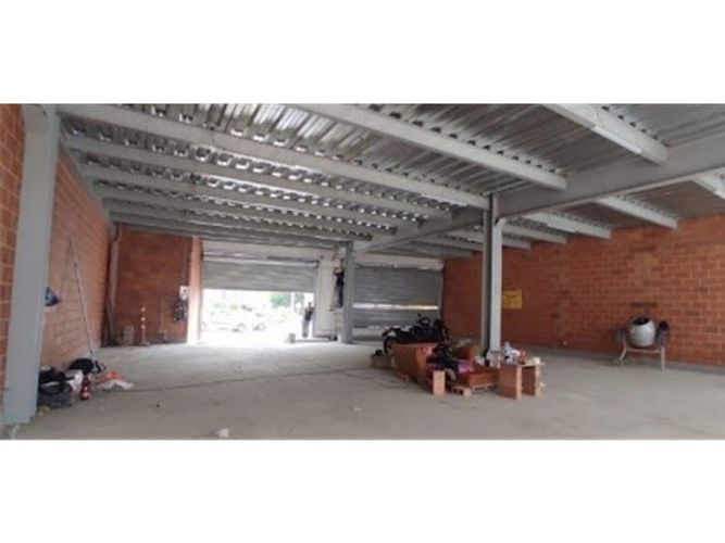 Bodega en arriendo en La América, Medellín, 290 m² · foto 2 de 16
