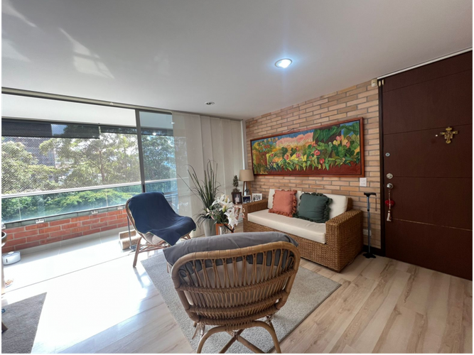 Apartamento de 3 alcobas en venta en Loma Del Chocho, Envigado, 129 m² · foto 3 de 16