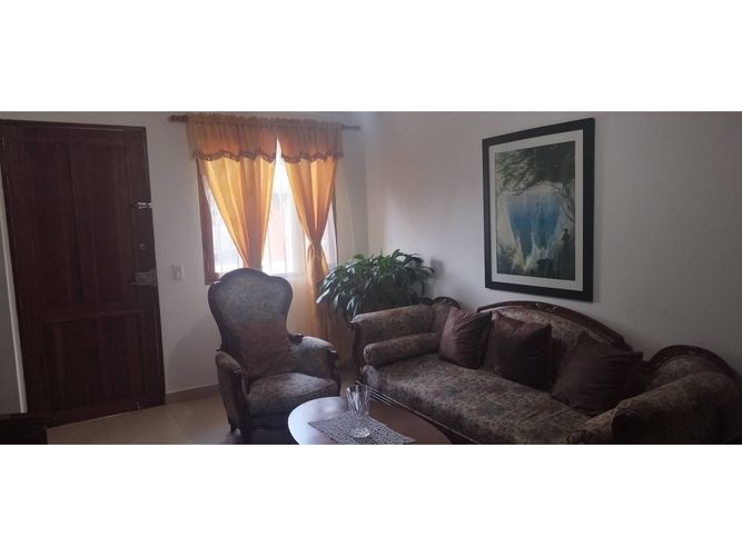 Casa de 3 alcobas en venta en La Ceja, 220 m² · foto 2 de 11