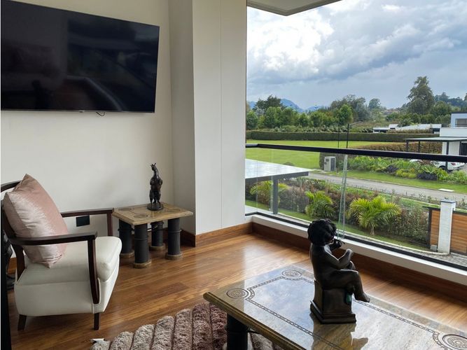 Casa de 5 alcobas en venta en Llano Grande, Rionegro, 800 m² · foto 2 de 18