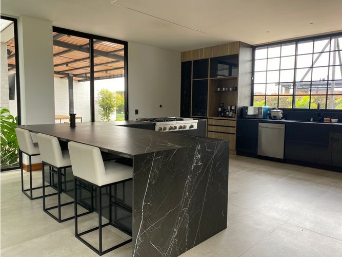 Casa de 5 alcobas en venta en Llano Grande, Rionegro, 800 m² · foto 4 de 18