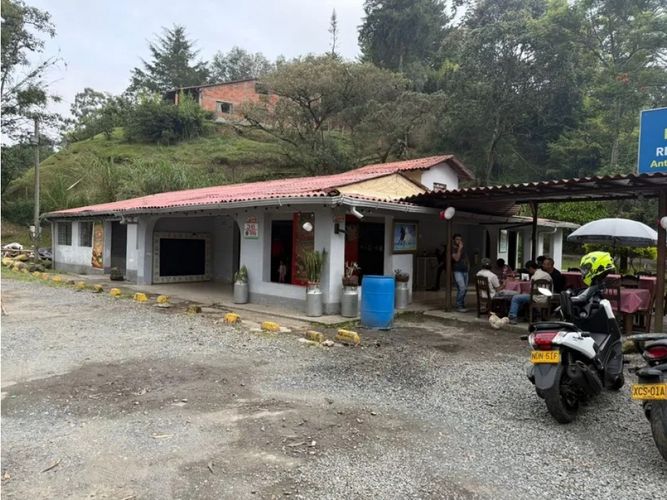 Casa de 7 alcobas en venta en San Antonio De Pereira, El Carmen de Viboral, 532 m² · foto 3 de 17