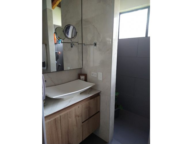 Casa de 3 alcobas en venta en Loma Del Escobero, Envigado, 230 m² · foto 2 de 24